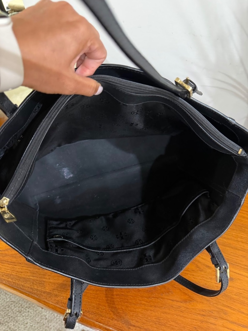 Tory Burch Black Saffiano Leather Large Tote Laptop Shoulder Bag - Picture 7 of 10